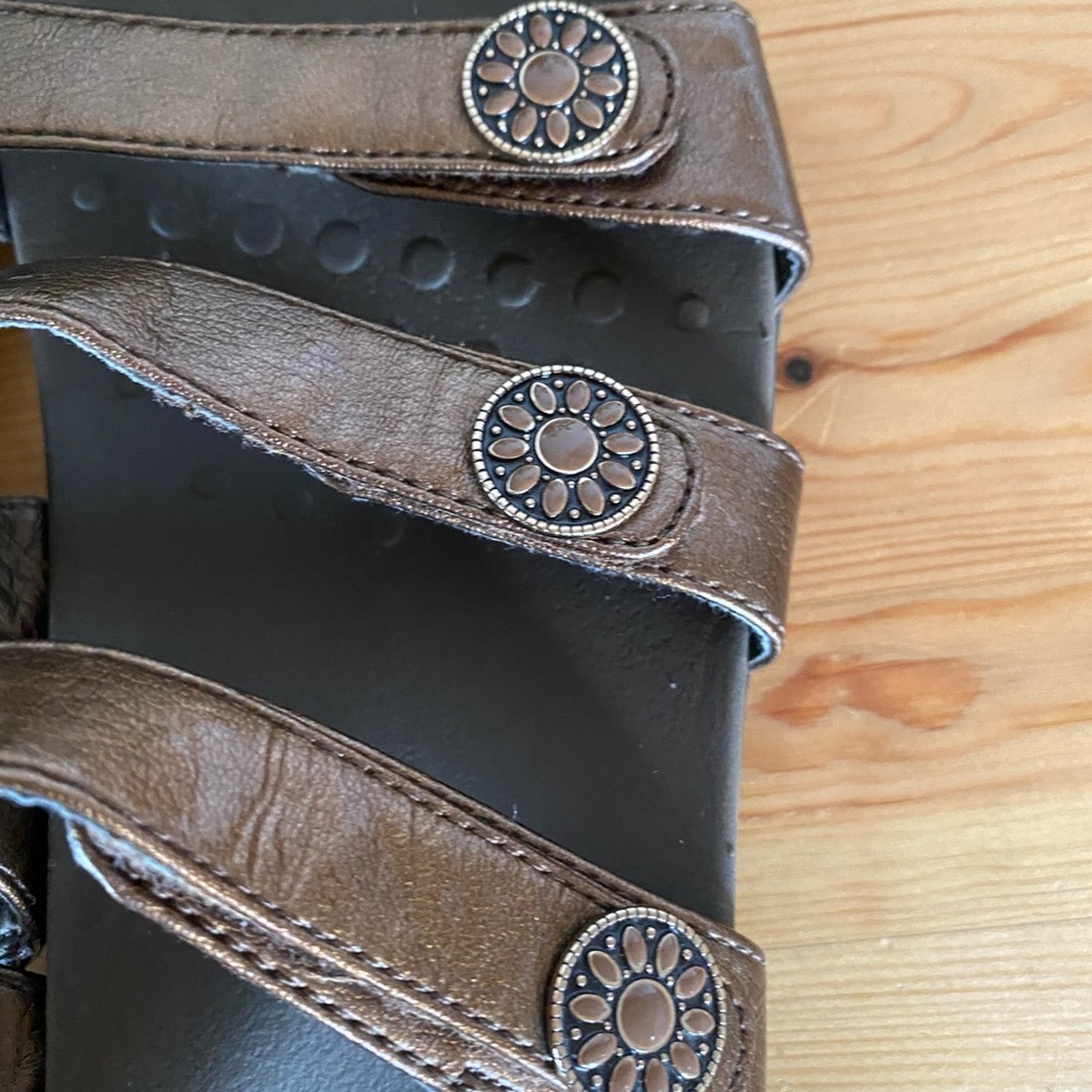 Vionic Adjustable Strap Sandals Bronze Size 7m - image 5